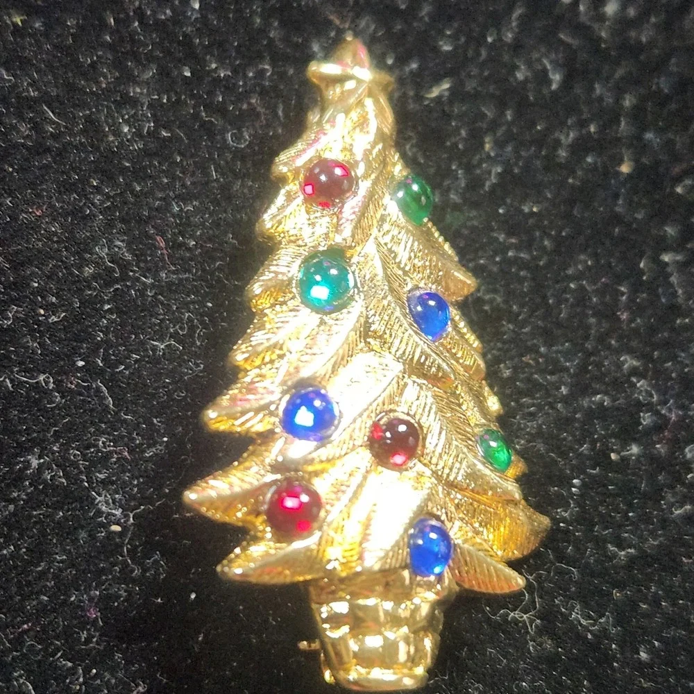 Vintage Monet Christmas Tree Brooch Gold Tone Multicolor Cabochon Holiday Pin